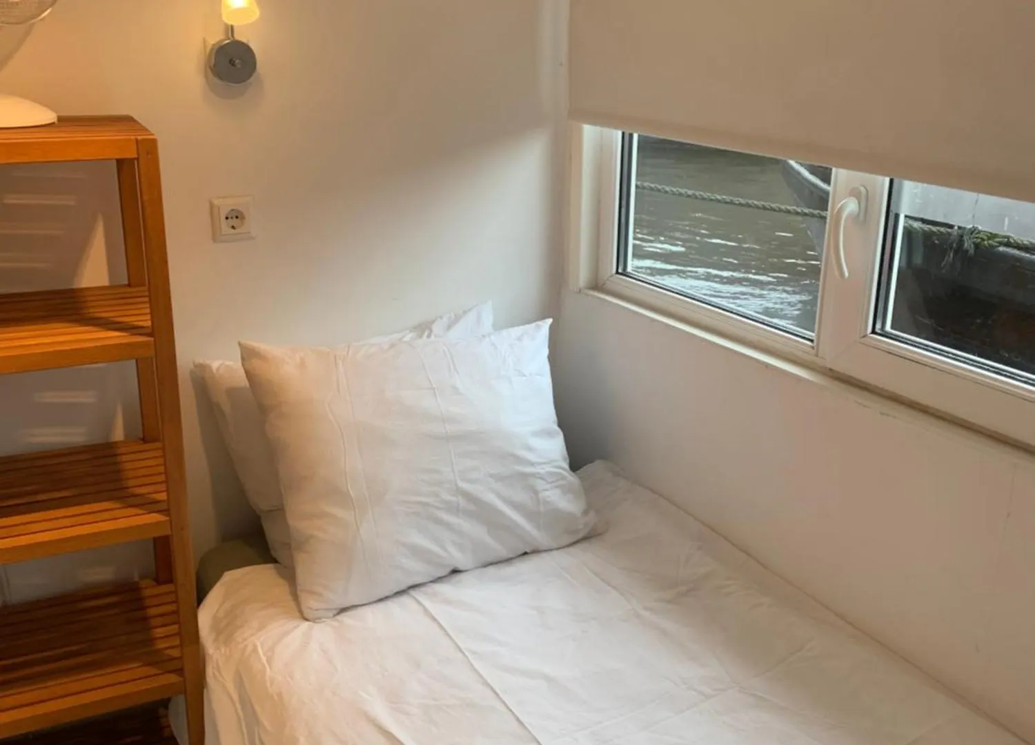 Tiny Houseboat B&B On The Amstel River Amsterdam